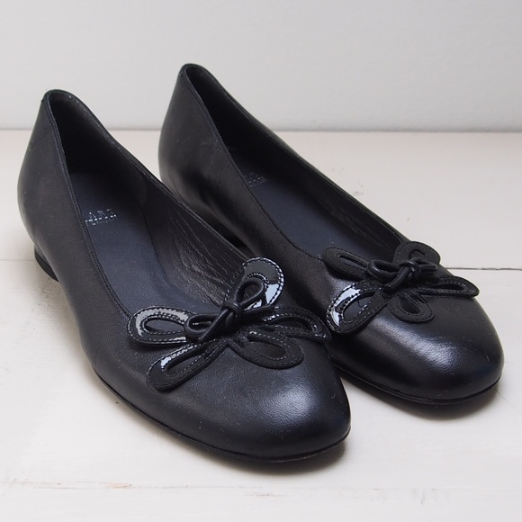 Stuart Weitzman Shoes - Stuart Weitzman Black Leather Bow Ballet Flats